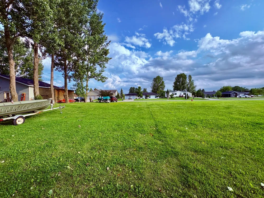 305 Lincoln Court SW Warroad, MN 56763