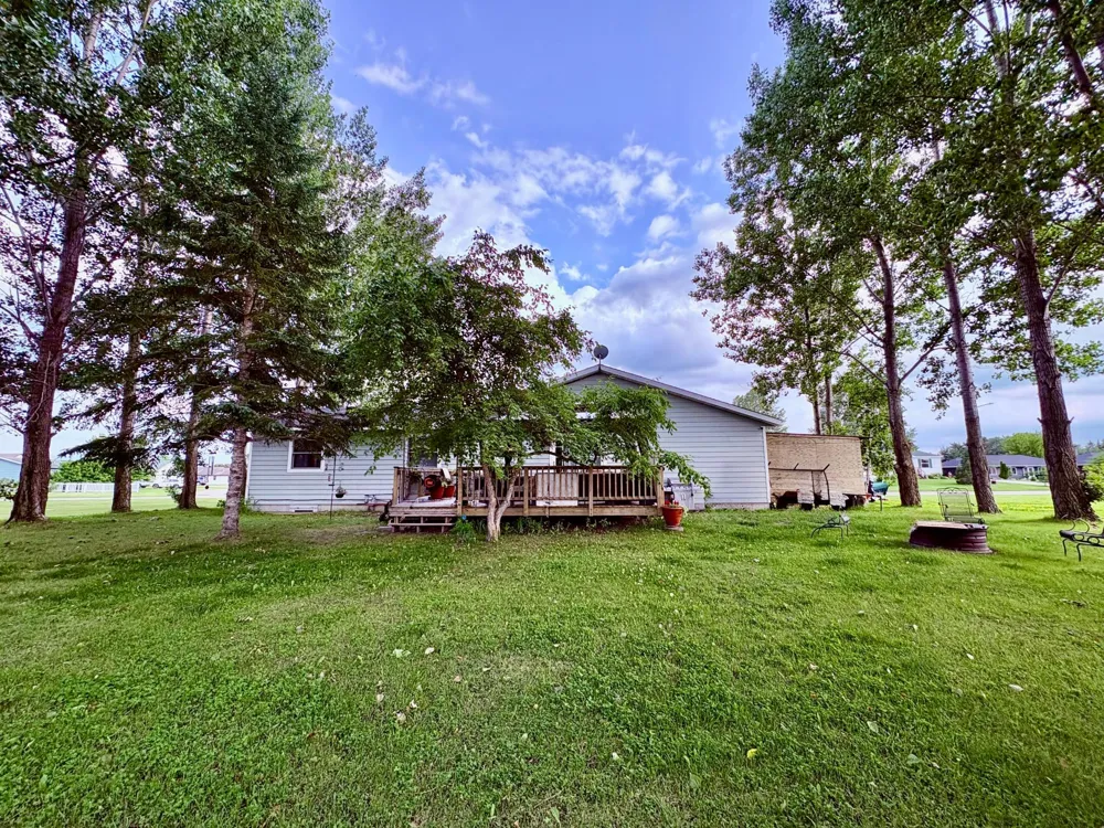 305 Lincoln Court SW Warroad, MN 56763