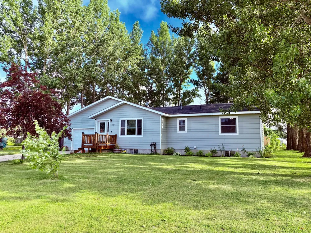 305 Lincoln Court SW Warroad, MN 56763