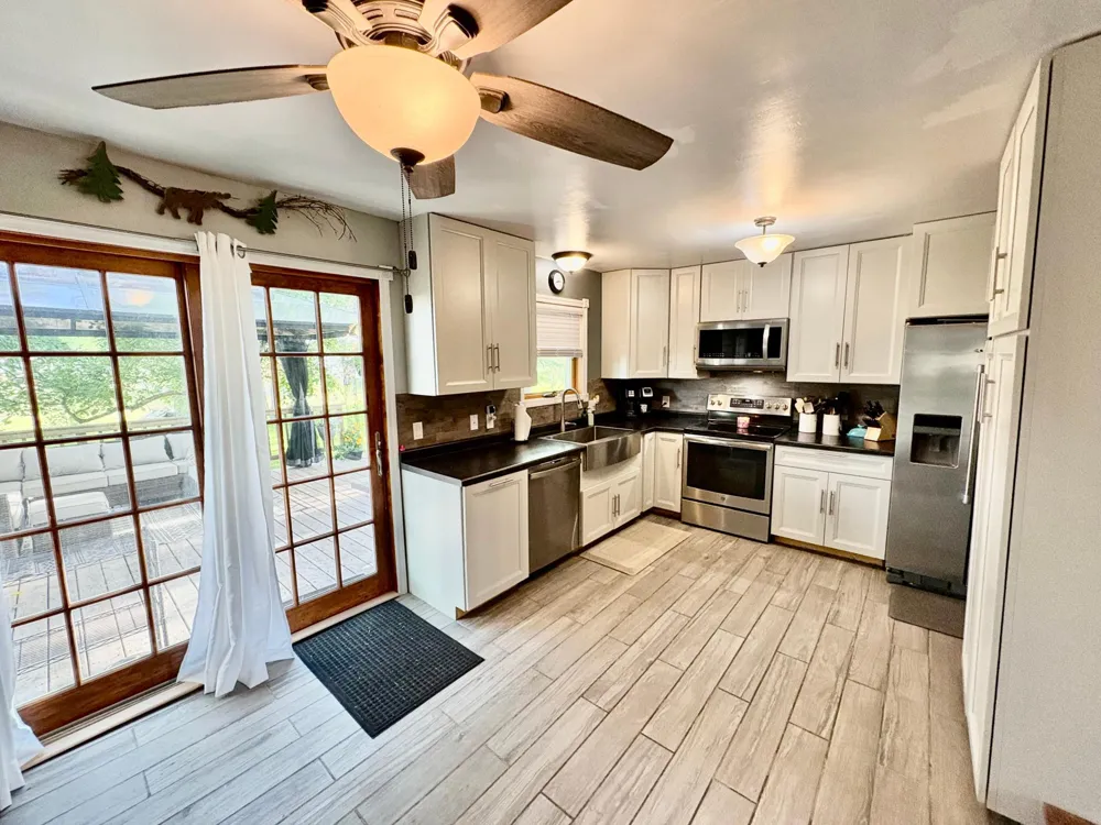 305 Lincoln Court SW Warroad, MN 56763