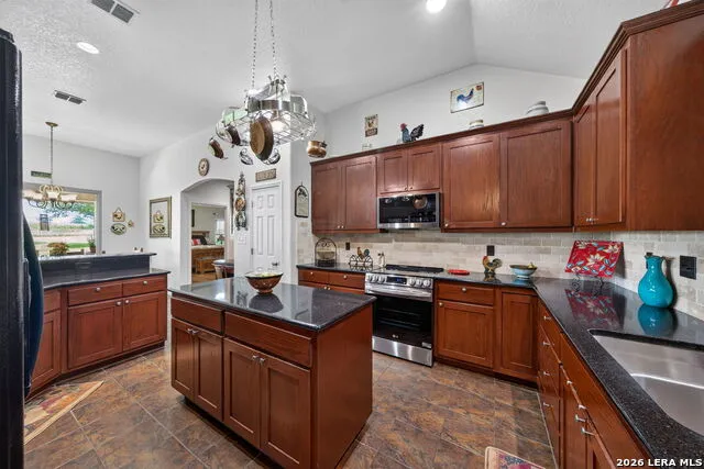 351 ROSEWOOD DR La Vernia, TX 78121
