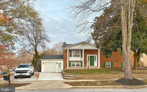 10800 KNOLL COURT
