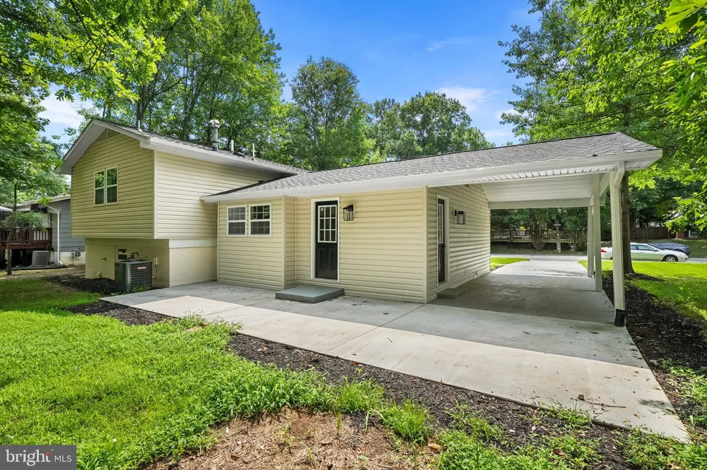 2308 WILLIAM AND MARY DRIVE Alexandria, VA 22308