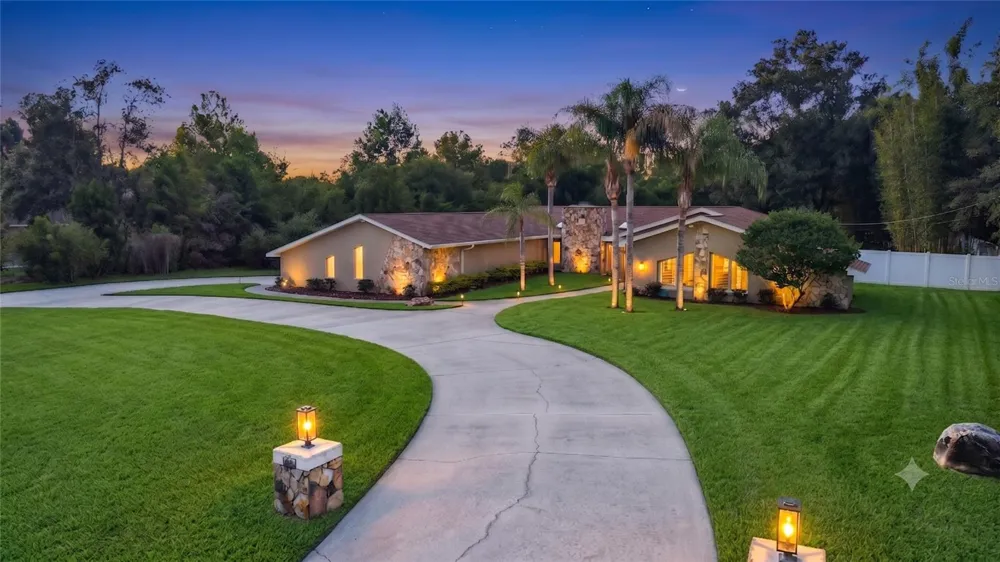 7487 RIVER COUNTRY DRIVE Weeki Wachee, FL 34607