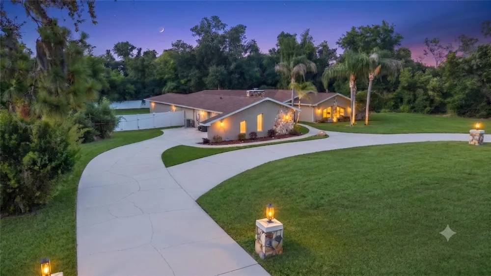 7487 RIVER COUNTRY DRIVE Weeki Wachee, FL 34607