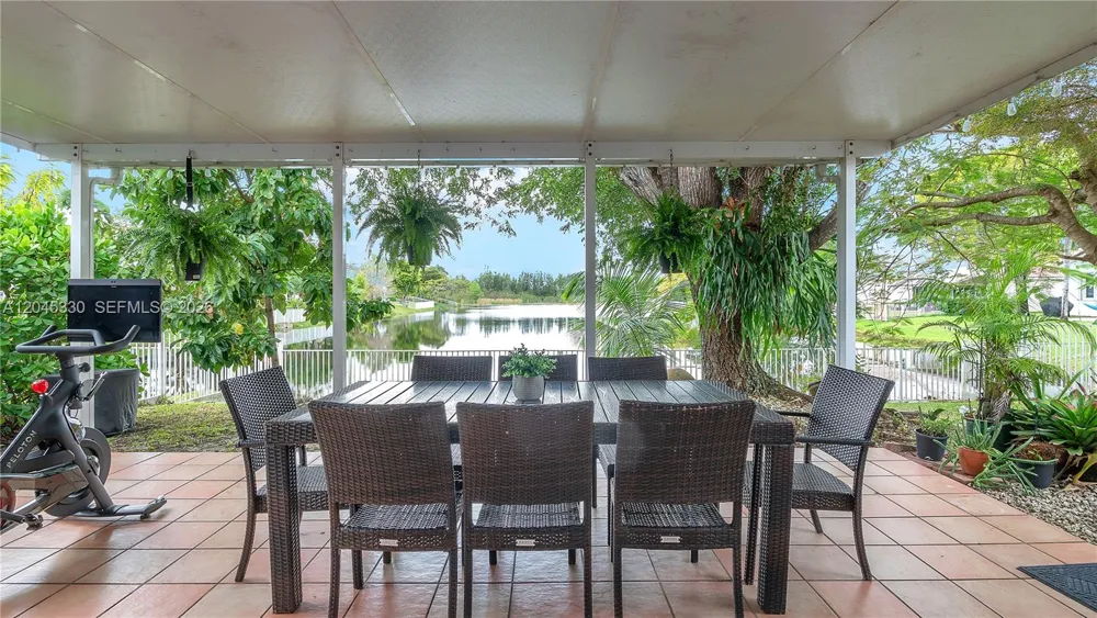2048 NW 164th Ave Pembroke Pines, FL 33028