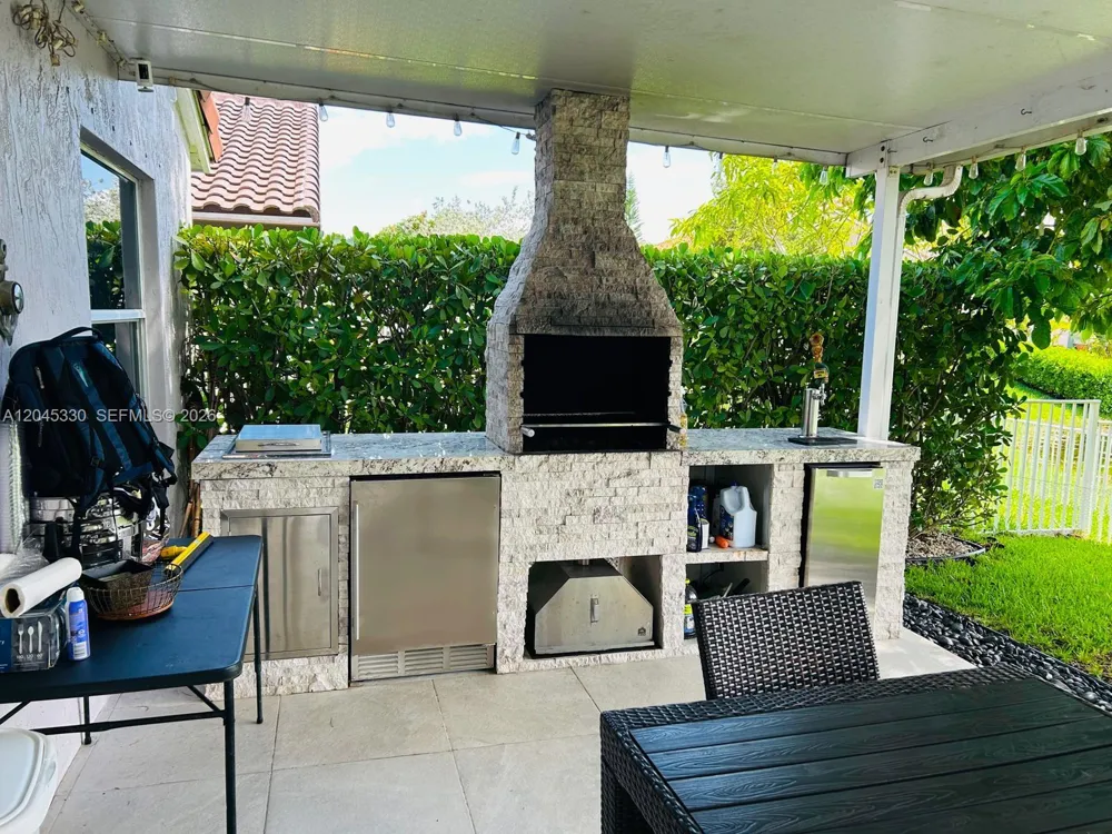 2048 NW 164th Ave Pembroke Pines, FL 33028