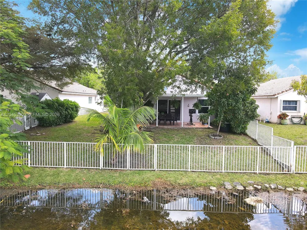 2048 NW 164th Ave Pembroke Pines, FL 33028