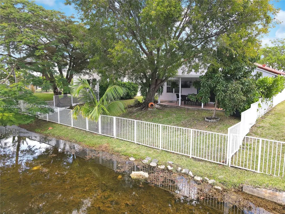 2048 NW 164th Ave Pembroke Pines, FL 33028