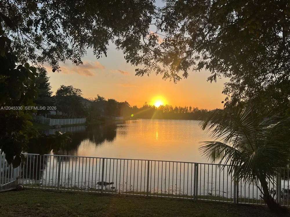 2048 NW 164th Ave Pembroke Pines, FL 33028