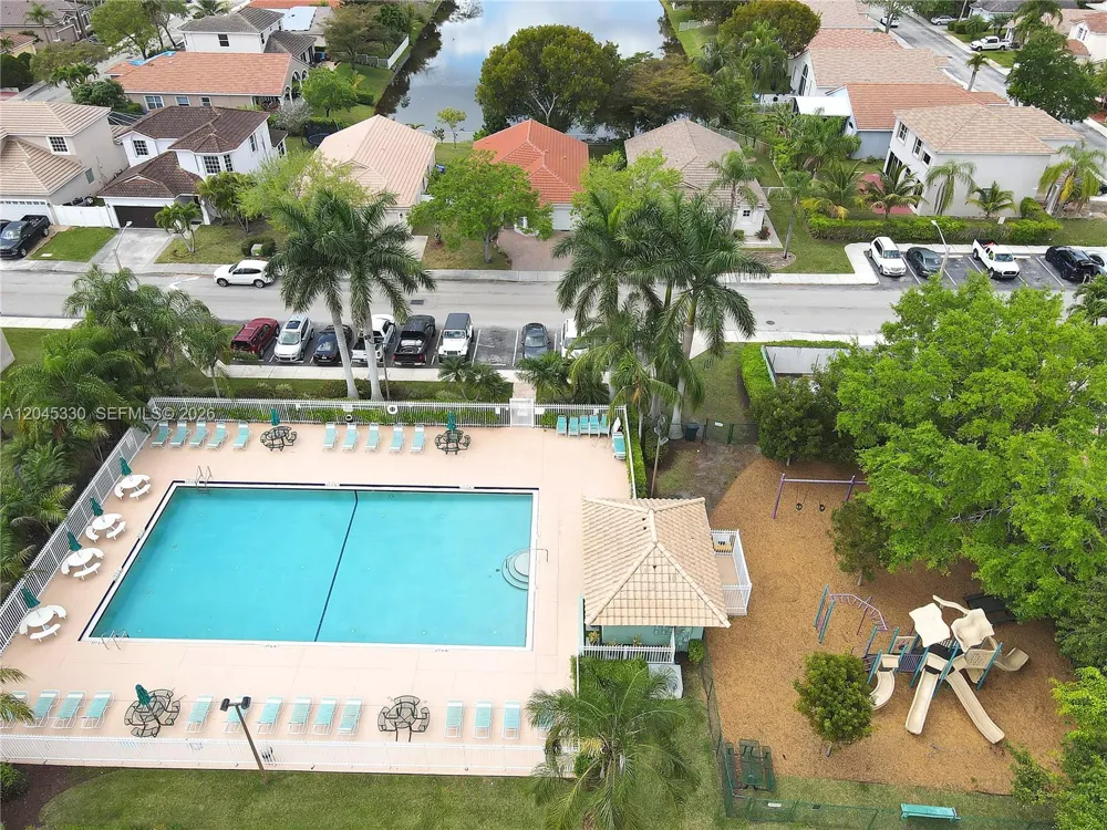 2048 NW 164th Ave Pembroke Pines, FL 33028