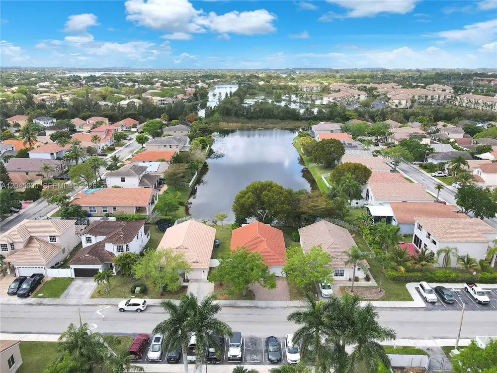 2048 NW 164th Ave Pembroke Pines, FL 33028