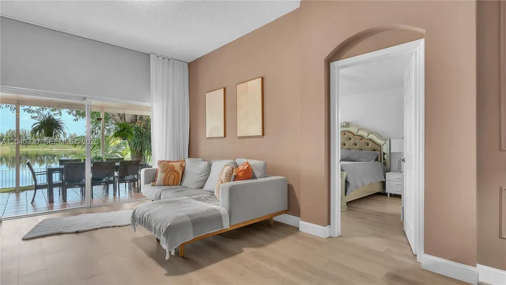 2048 NW 164th Ave Pembroke Pines, FL 33028