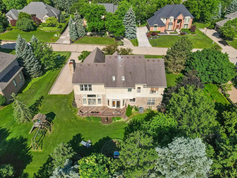 17733 Rolling Woods Circle Northville, MI 48168