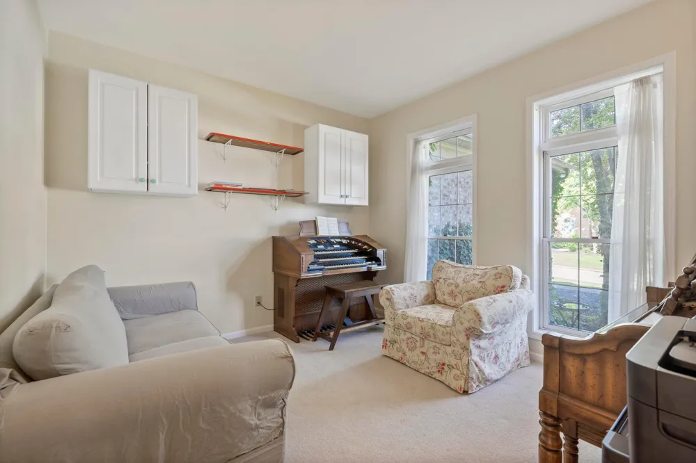 17733 Rolling Woods Circle Northville, MI 48168