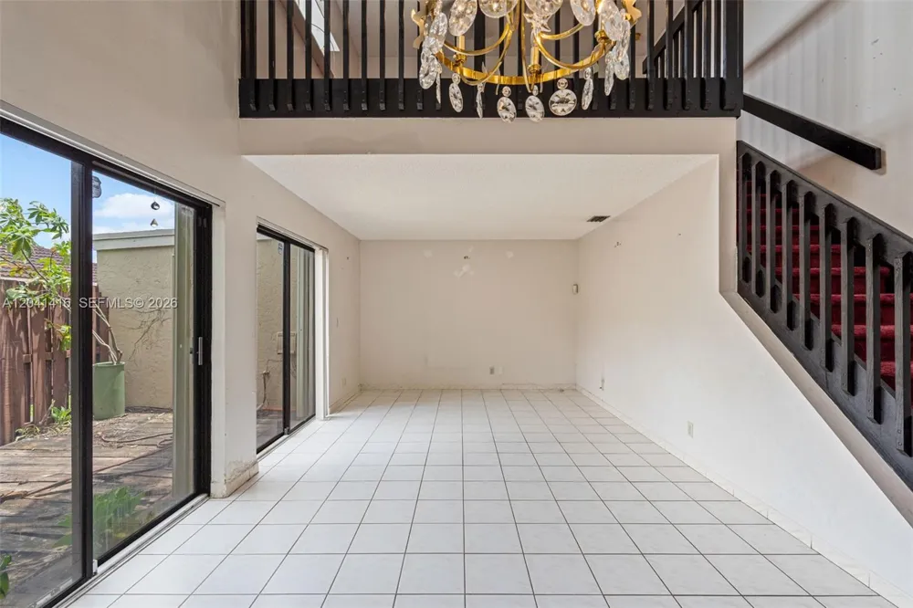 6233 NW 170th Ter Miami, FL 33015