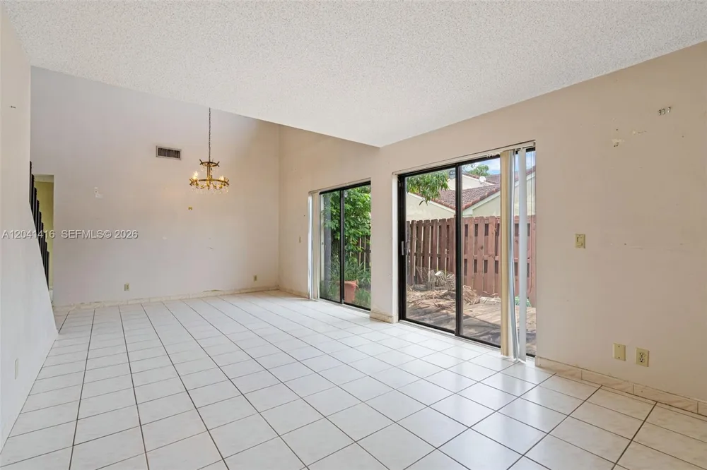 6233 NW 170th Ter Miami, FL 33015