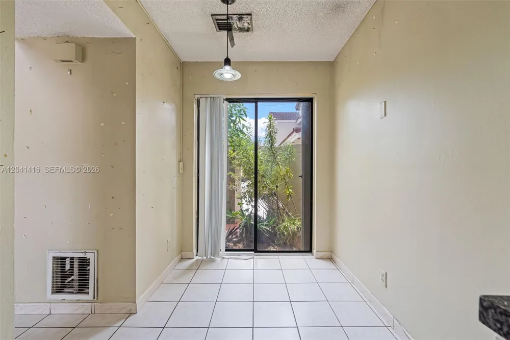 6233 NW 170th Ter Miami, FL 33015