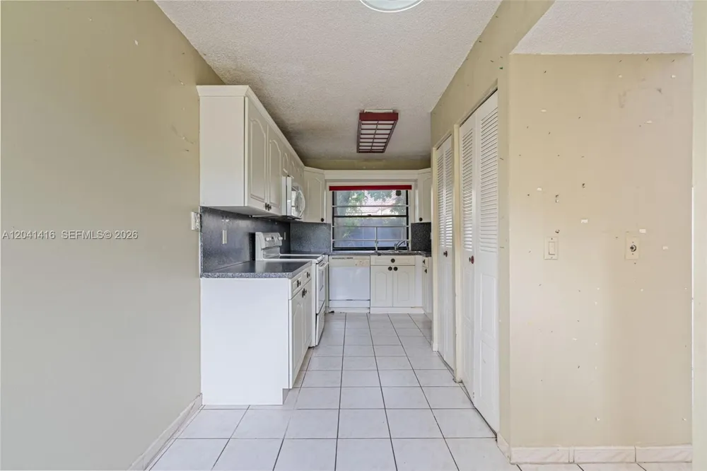 6233 NW 170th Ter Miami, FL 33015