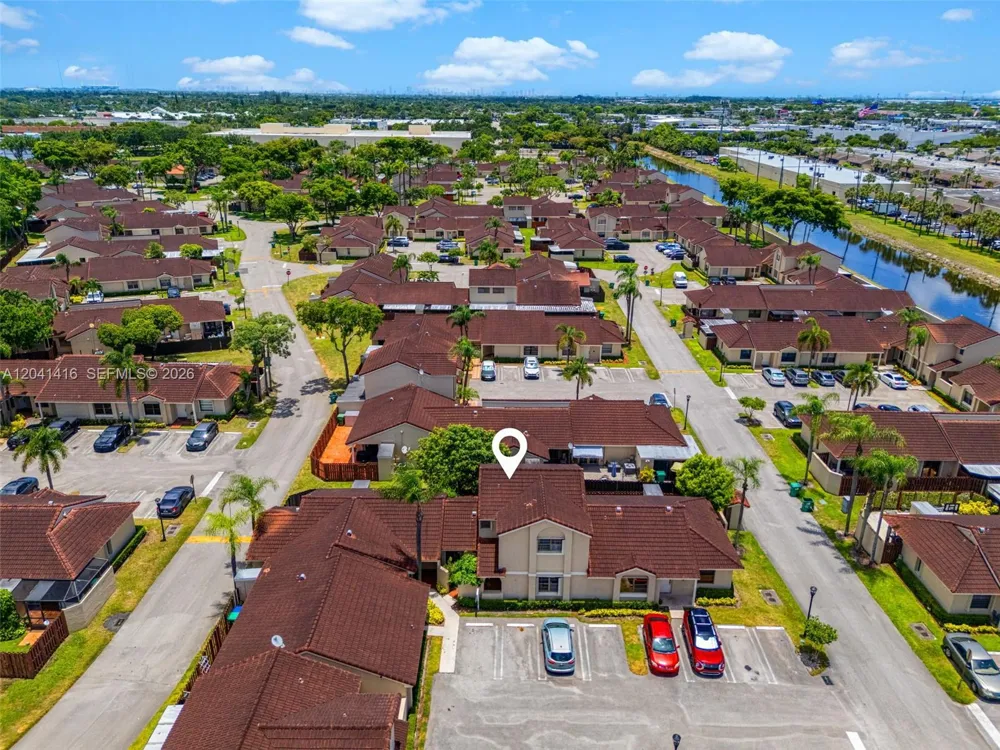6233 NW 170th Ter Miami, FL 33015