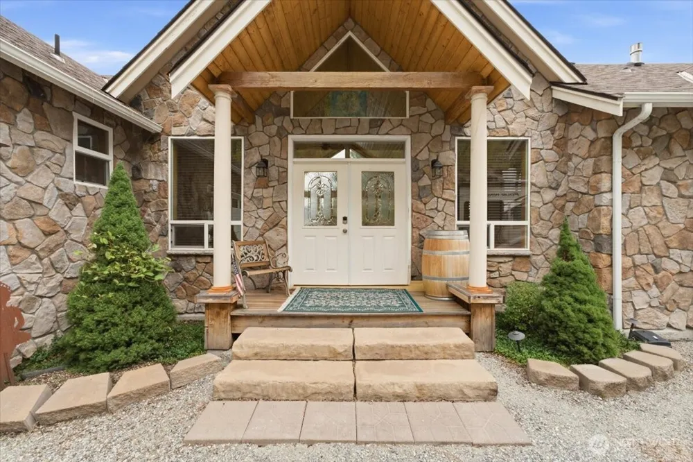 7371 Ridgeview Drive Chelan, WA 98816