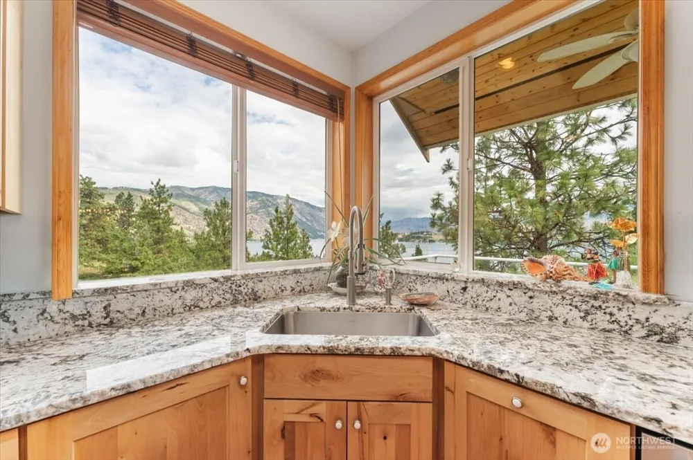 7371 Ridgeview Drive Chelan, WA 98816