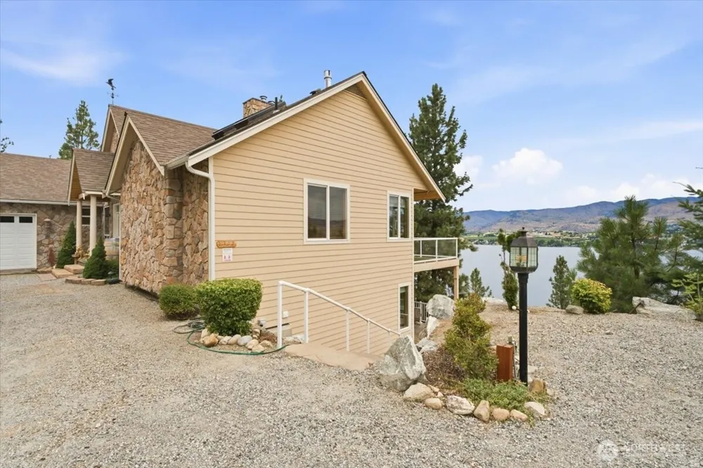 7371 Ridgeview Drive Chelan, WA 98816