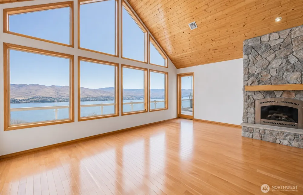 7371 Ridgeview Drive Chelan, WA 98816