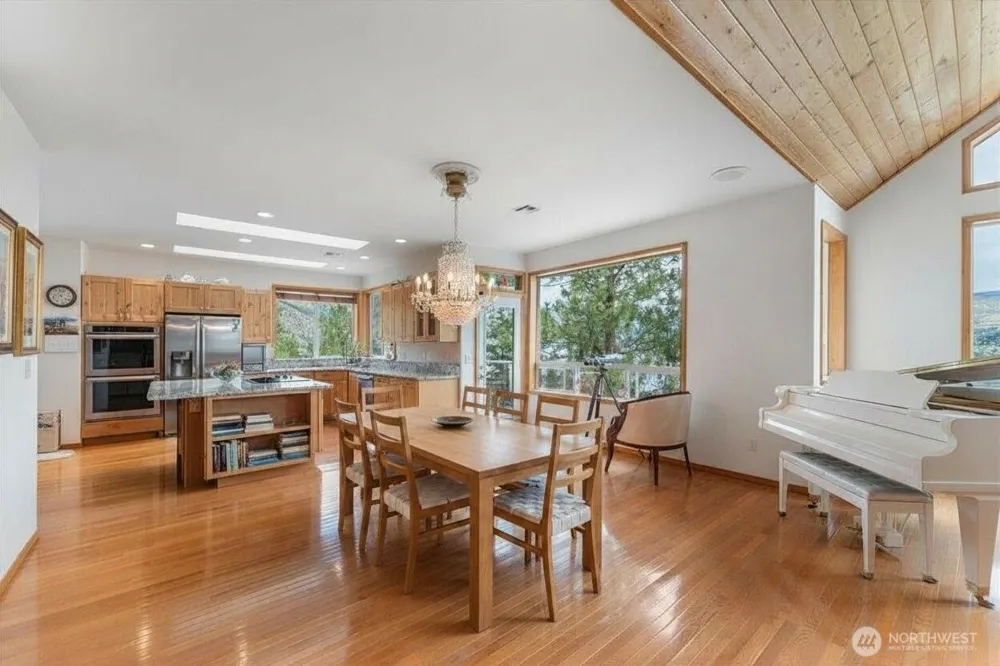 7371 Ridgeview Drive Chelan, WA 98816