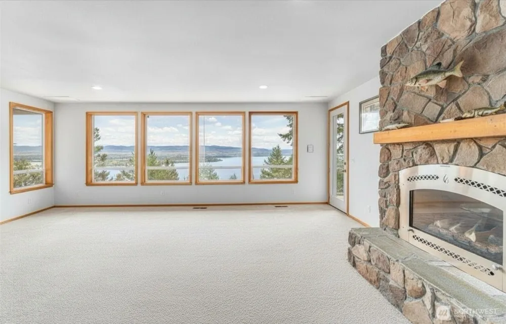 7371 Ridgeview Drive Chelan, WA 98816
