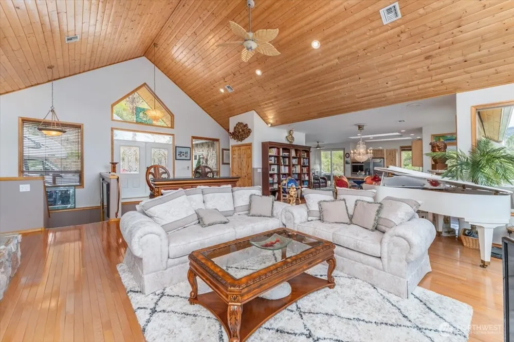 7371 Ridgeview Drive Chelan, WA 98816