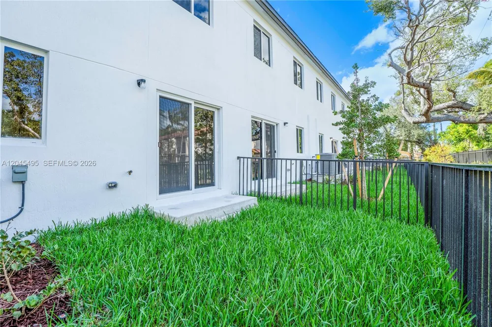 5125 SW 37th St Pembroke Park, FL 33023