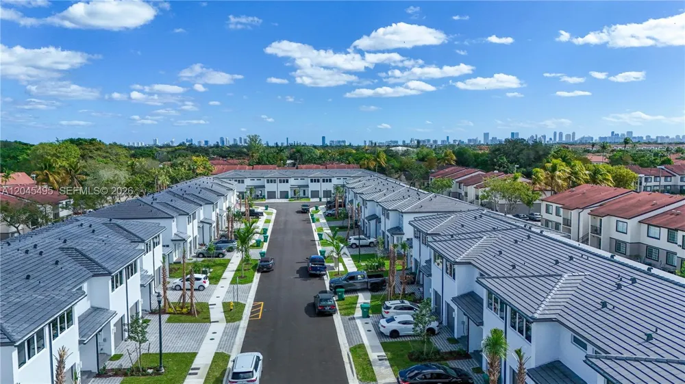 5125 SW 37th St Pembroke Park, FL 33023