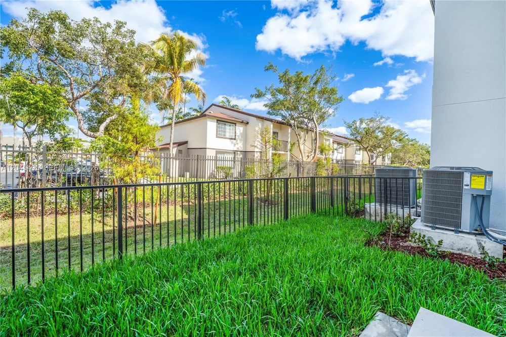 5125 SW 37th St Pembroke Park, FL 33023