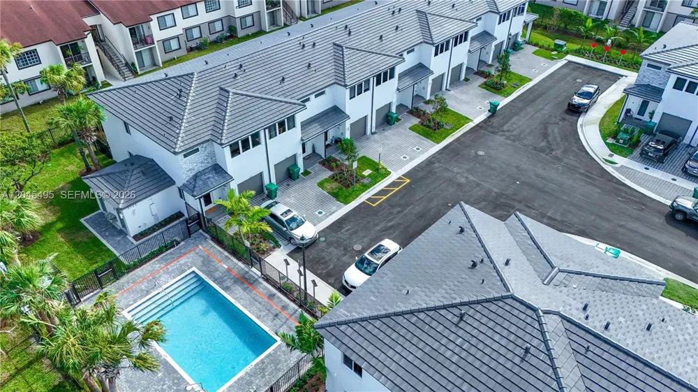 5125 SW 37th St Pembroke Park, FL 33023