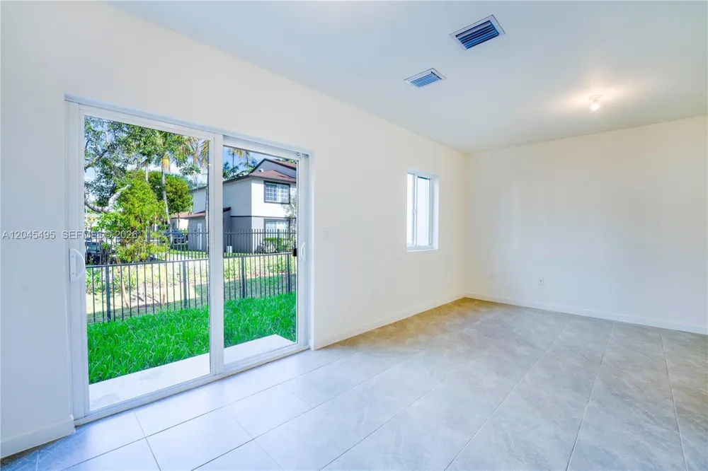 5125 SW 37th St Pembroke Park, FL 33023