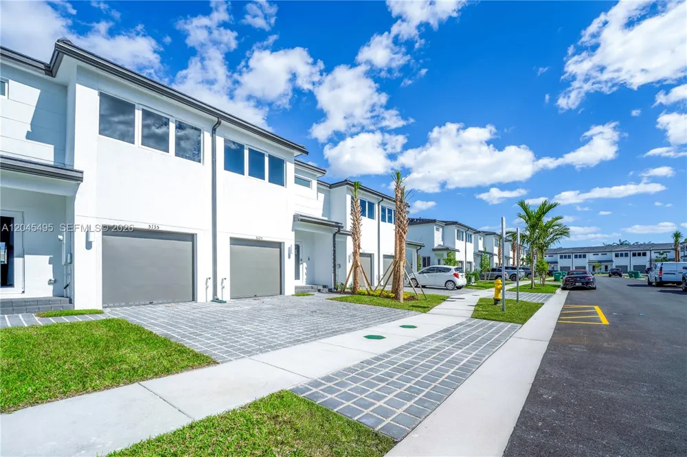 5125 SW 37th St Pembroke Park, FL 33023