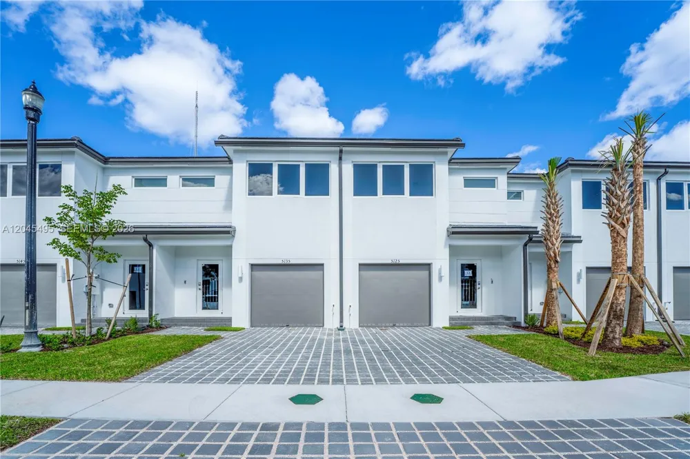 5125 SW 37th St Pembroke Park, FL 33023