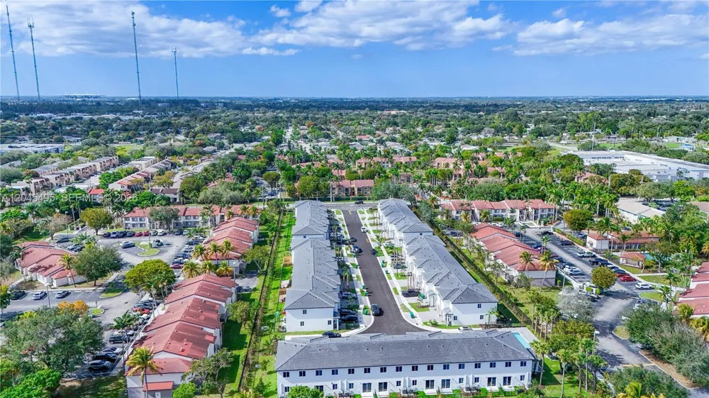 5125 SW 37th St Pembroke Park, FL 33023