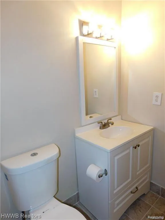 805 PLATE STREET #210 Rochester City, MI 48307