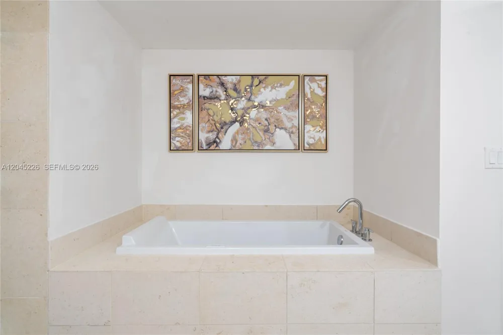 475 Brickell Ave #4315 Miami, FL 33131