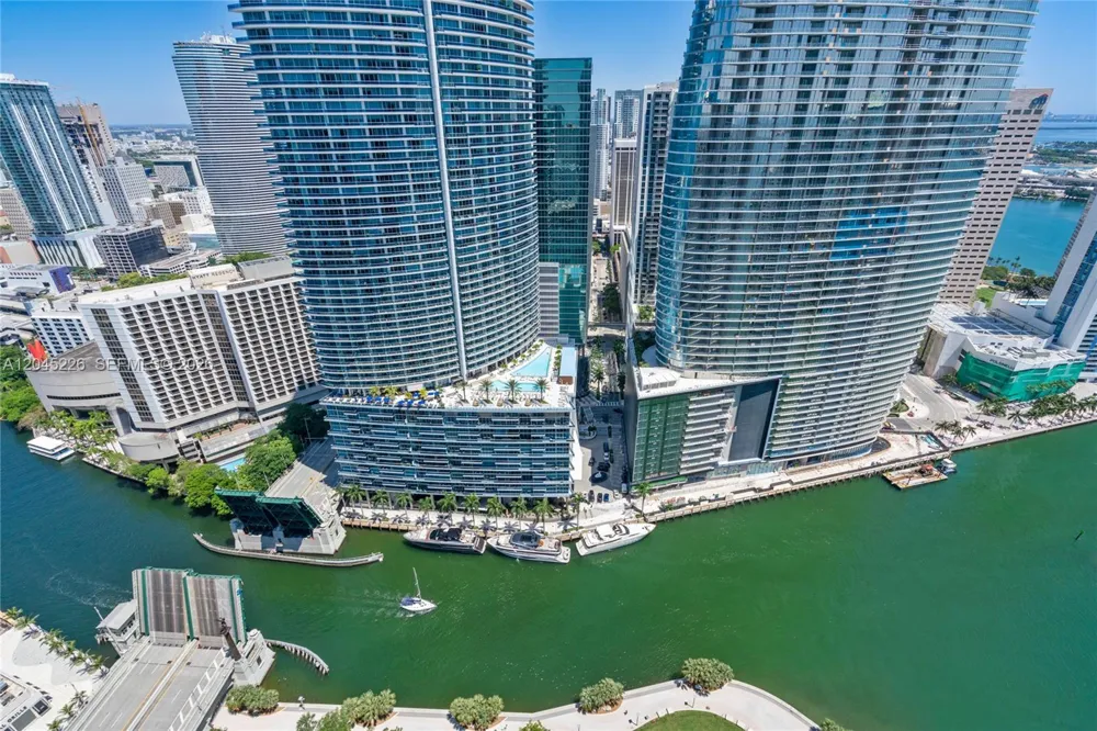 475 Brickell Ave #4315 Miami, FL 33131