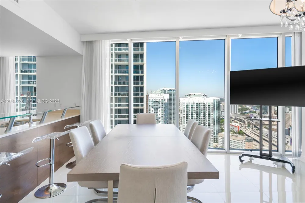 475 Brickell Ave #4315 Miami, FL 33131