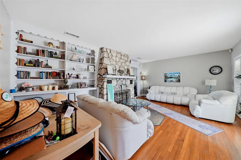 726 MANDALAY AVENUE Clearwater Beach, FL 33767