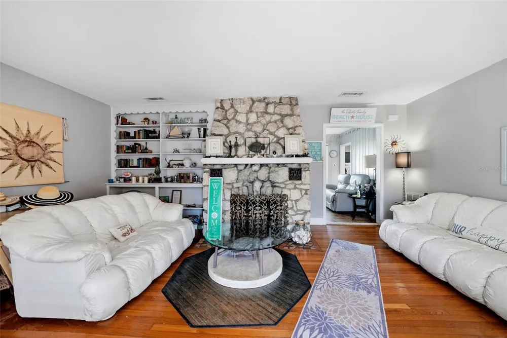 726 MANDALAY AVENUE Clearwater Beach, FL 33767
