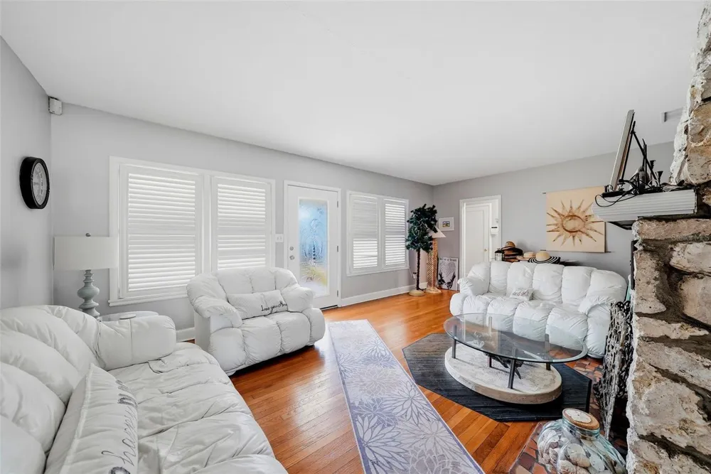 726 MANDALAY AVENUE Clearwater Beach, FL 33767