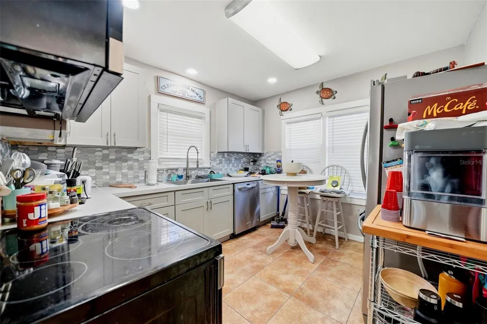 726 MANDALAY AVENUE Clearwater Beach, FL 33767