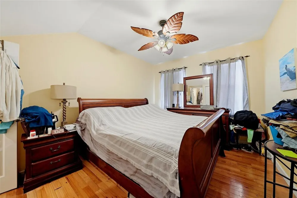726 MANDALAY AVENUE Clearwater Beach, FL 33767