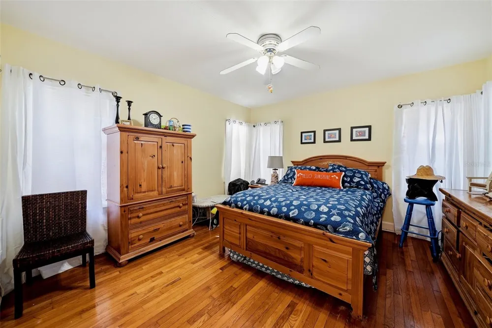 726 MANDALAY AVENUE Clearwater Beach, FL 33767