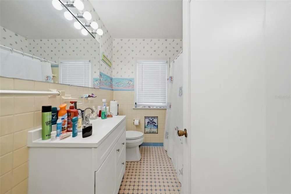 726 MANDALAY AVENUE Clearwater Beach, FL 33767